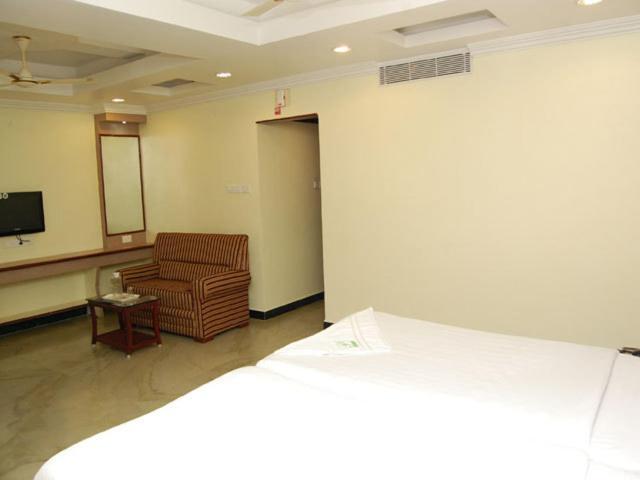 Shri Perumal Inn Пудучеррі Номер фото